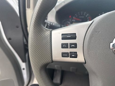Used 2020 Nissan Frontier SV AWD/4WD image 17