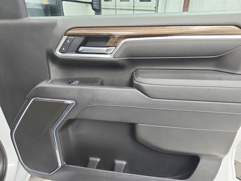 Used 2025 Chevrolet Silverado 2500 LT image 37