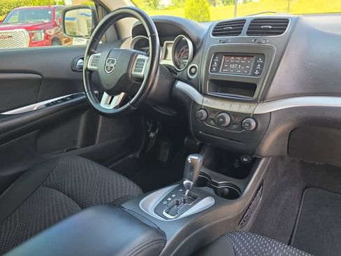 Used 2019 Dodge Journey SE w/ Connectivity Group FWD image 18