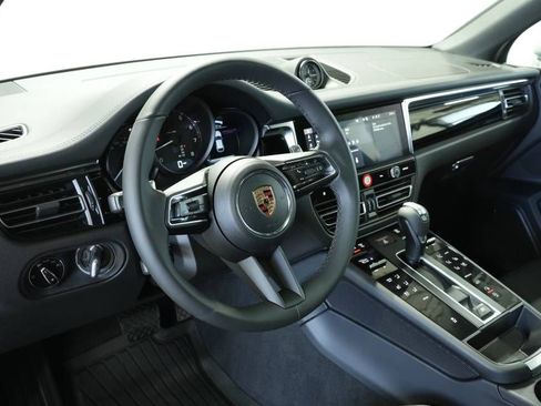 Certified 2026 Porsche Macan AWD/4WD image 4