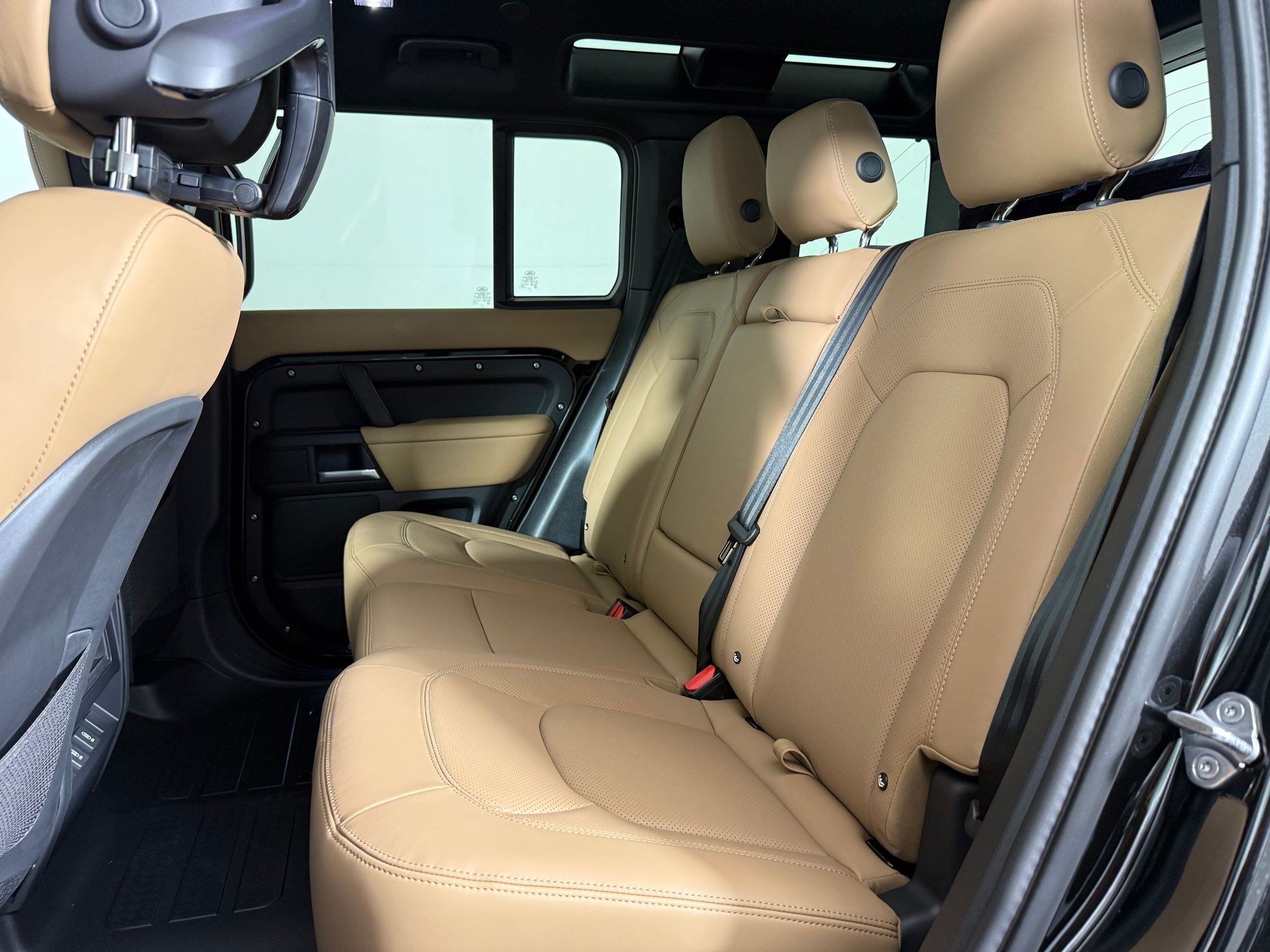 New 2026 Land Rover Defender 110 S AWD/4WD image 24