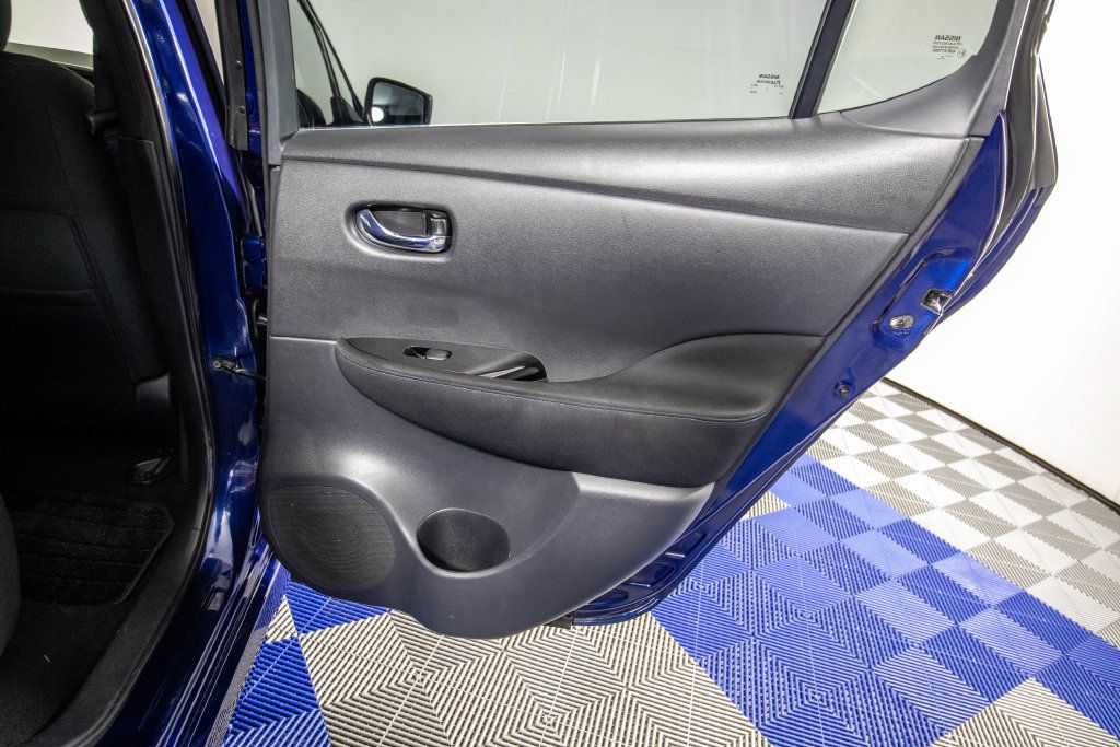 Used 2019 Nissan Leaf SV w/ SV Technology Package FWD image 16