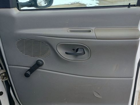 Used 2006 Ford E-350 and Econoline 350 Super Duty image 8