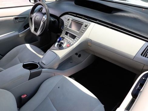 Used 2015 Toyota Prius Four image 18