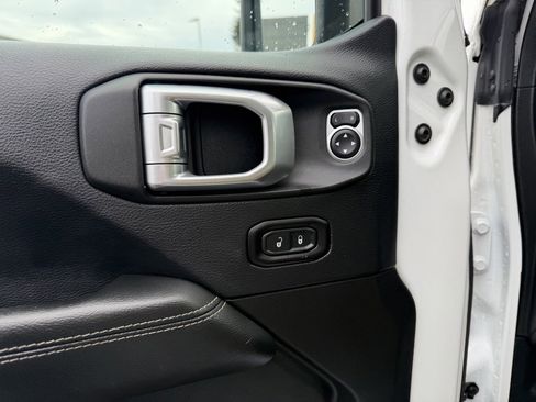 Used 2019 Jeep Wrangler Unlimited Rubicon w/ Steel Bumper Group image 13