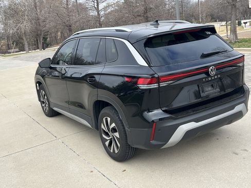 Used 2025 Volkswagen Tiguan S image 8