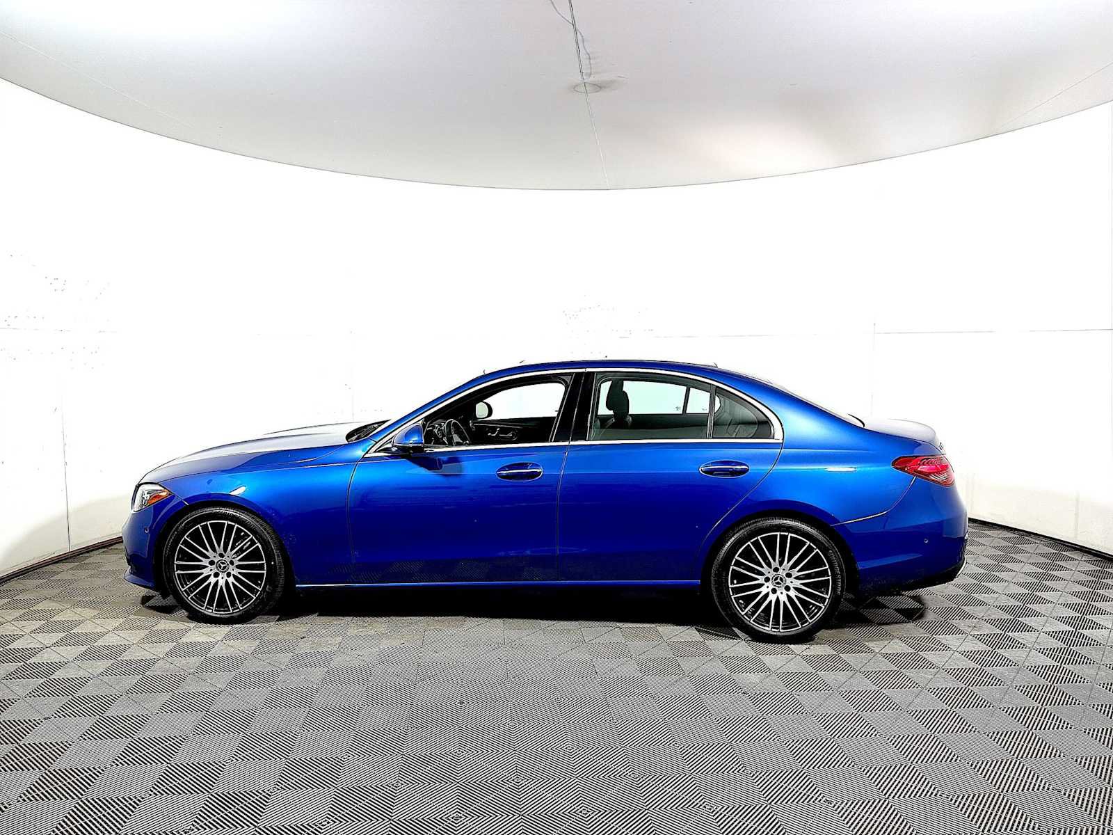 Used 2023 Mercedes-Benz C 300 4MATIC Sedan image 4