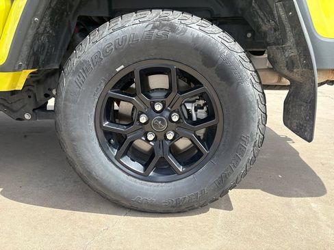 Used 2024 Jeep Gladiator Sport AWD/4WD image 11