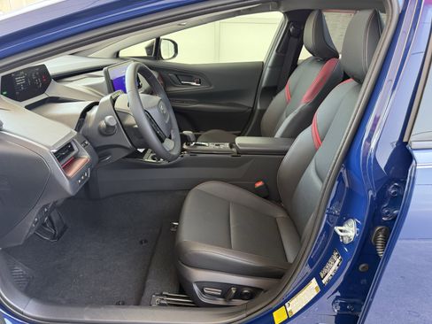 Certified 2025 Toyota Prius Plug-In Hybrid image 3