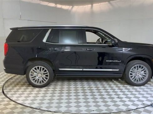 Used 2025 GMC Yukon Denali w/ Sun & Power Step Package image 9