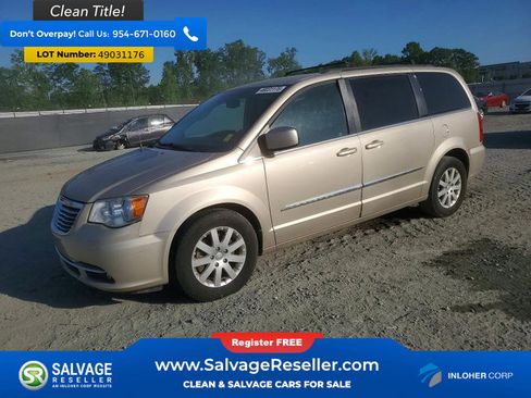 Used 2016 Chrysler Town & Country Touring image 1