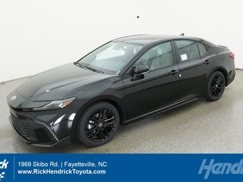 New 2026 Toyota Camry SE FWD image 1