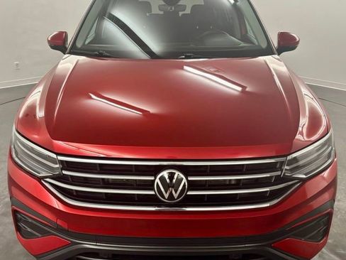 Used 2023 Volkswagen Tiguan SE image 2