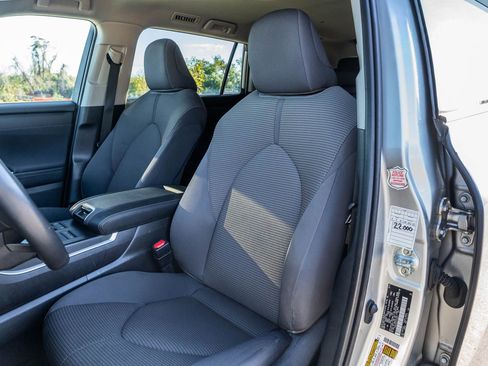 Used 2024 Toyota Highlander LE image 21