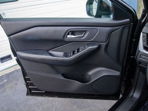 Used 2024 Nissan Rogue SV FWD image 11