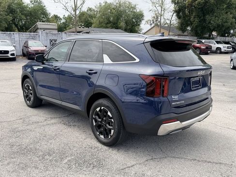 Certified 2025 Kia Sorento S image 6