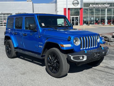 Used 2023 Jeep Wrangler Unlimited Sahara w/ Cold Weather Group AWD/4WD image 1