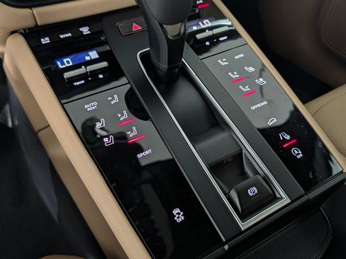 New 2026 Porsche Macan AWD/4WD image 32