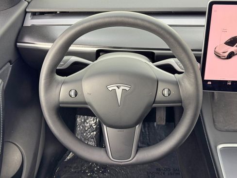 Used 2021 Tesla Model Y Long Range image 18