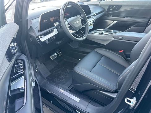 New 2026 Cadillac Optiq Luxury 1 image 8