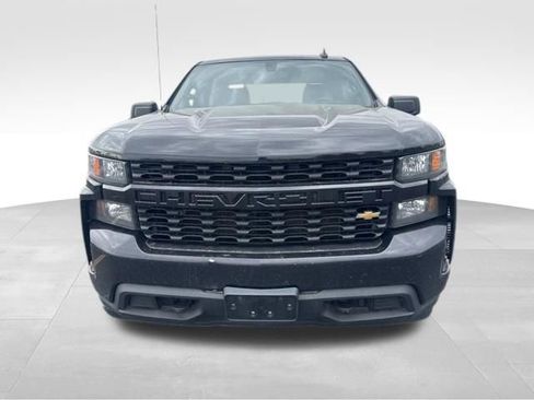 Used 2019 Chevrolet Silverado 1500 Custom w/ Custom Value Package AWD/4WD image 2