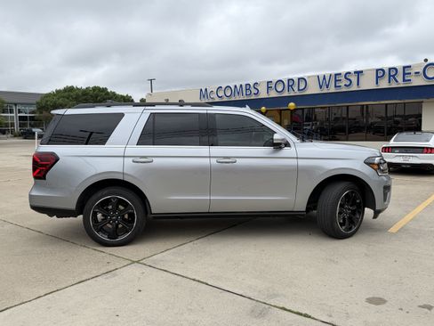 Used 2024 Ford Expedition Limited RWD image 4