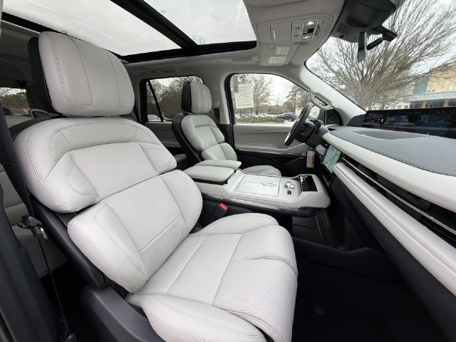 New 2025 Lincoln Navigator Reserve AWD/4WD image 27