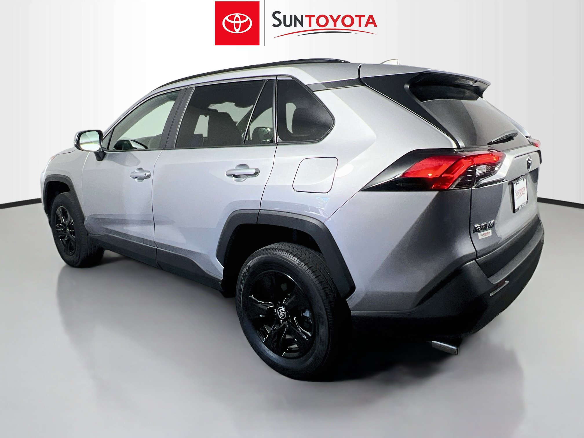 Used 2024 Toyota RAV4 XLE FWD image 6