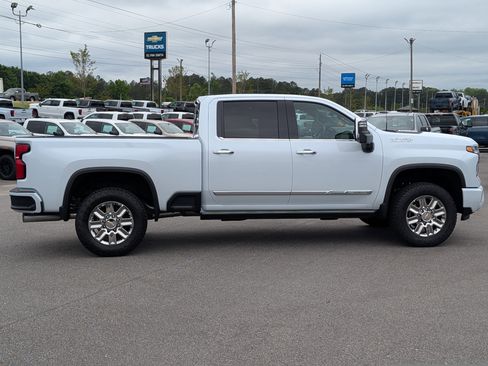 New 2026 Chevrolet Silverado 2500 High Country w/ Technology Package AWD/4WD image 7