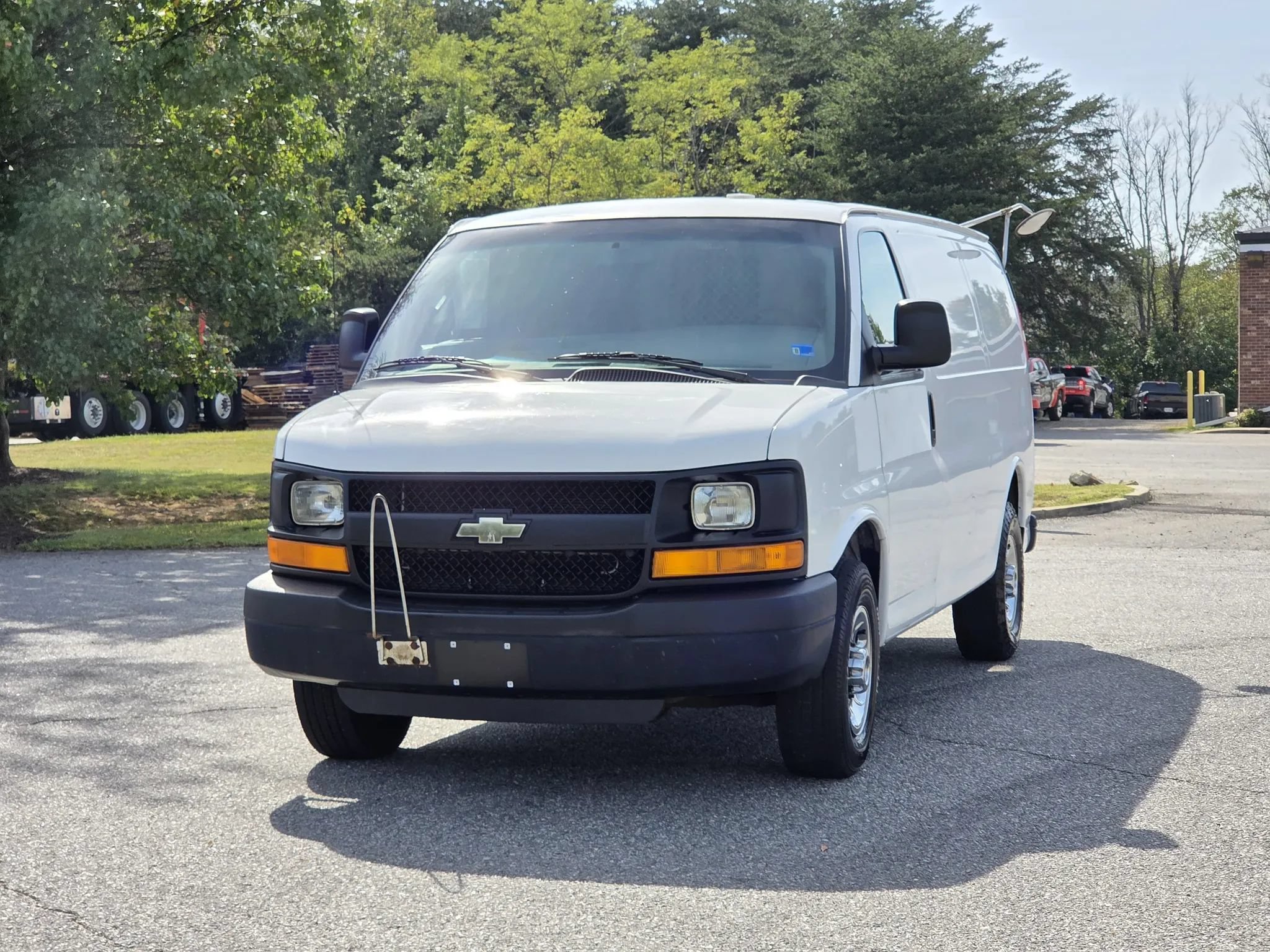 Used 2016 Chevrolet Express 3500 RWD image 2