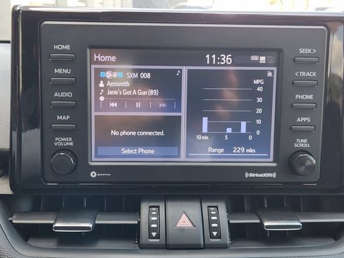 Used 2021 Toyota RAV4 XLE Premium AWD/4WD image 16