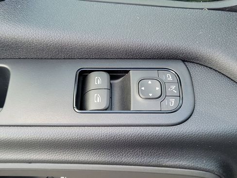 Used 2025 Mercedes-Benz Sprinter 2500 image 24