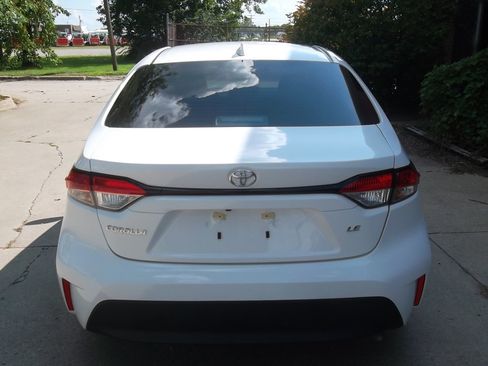 Used 2026 Toyota Corolla LE FWD image 5