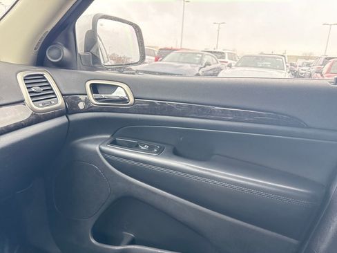 Used 2012 Jeep Grand Cherokee Laredo w/ Laredo E Group image 30