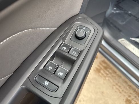 Certified 2022 Volkswagen Atlas Cross Sport SE image 11