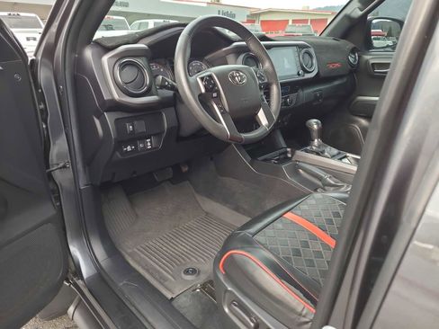 Used 2022 Toyota Tacoma TRD Off-Road w/ Black Out Package (TMS) image 10