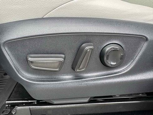 Used 2025 Toyota Tacoma Limited AWD/4WD image 17