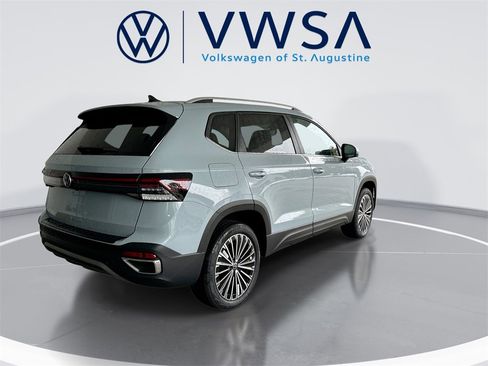 New 2026 Volkswagen Taos SE image 7