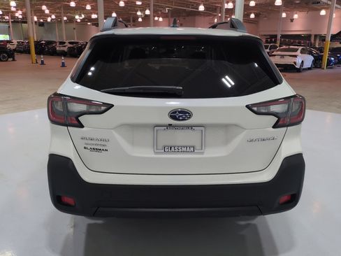 Used 2024 Subaru Outback Premium AWD/4WD image 4