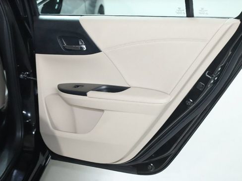 Used 2015 Honda Accord EX-L image 31