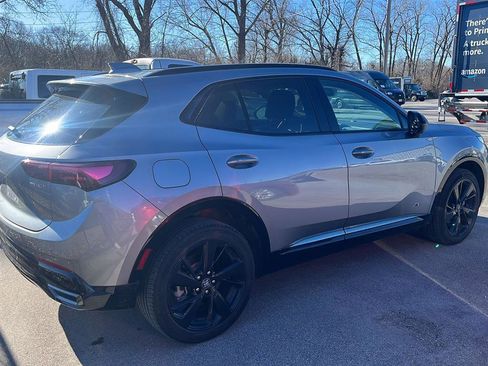 Used 2025 Buick Envision Sport Touring image 3