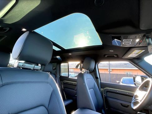 Used 2025 Land Rover Defender 110 S image 24