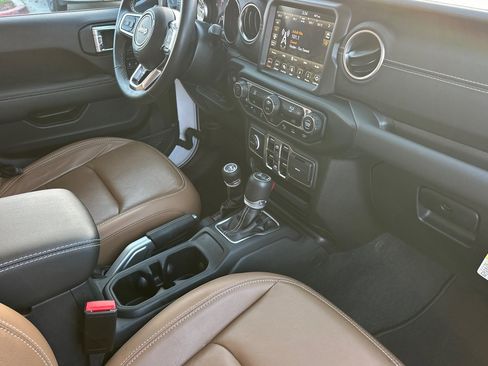 Used 2022 Jeep Wrangler Unlimited Sahara w/ Safety Group image 16