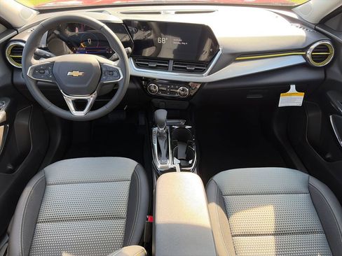 New 2026 Chevrolet Trax LT w/ Driver Confidence Package FWD image 9