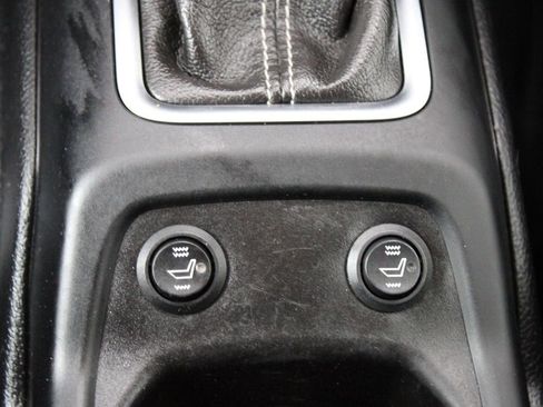 Used 2018 Jeep Wrangler Unlimited Sahara AWD/4WD image 38