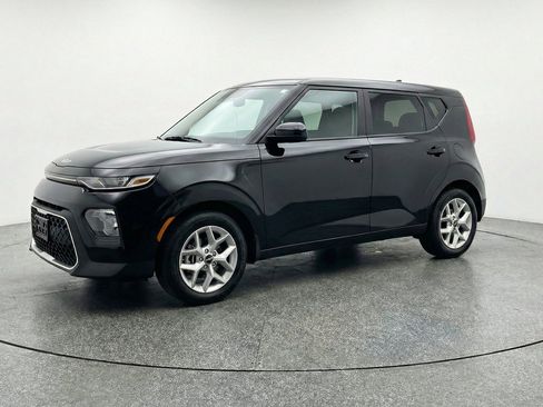 Used 2025 Kia Soul LX w/ LX Technology Package FWD image 3
