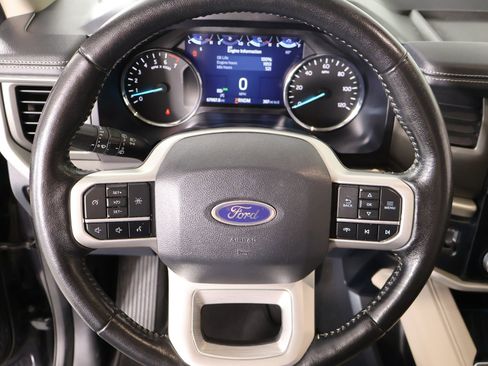 Used 2024 Ford Expedition Max XLT image 3
