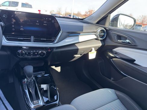 New 2026 Chevrolet Trax LT w/ Sunroof Package image 22