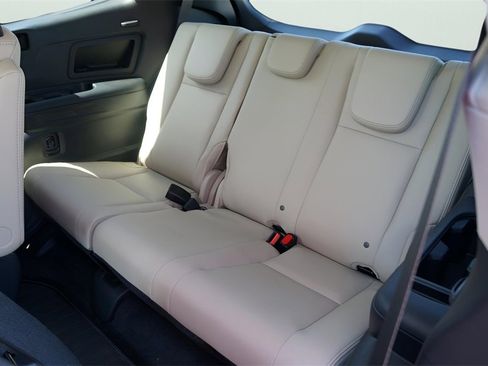 Used 2024 Subaru Ascent Limited image 9