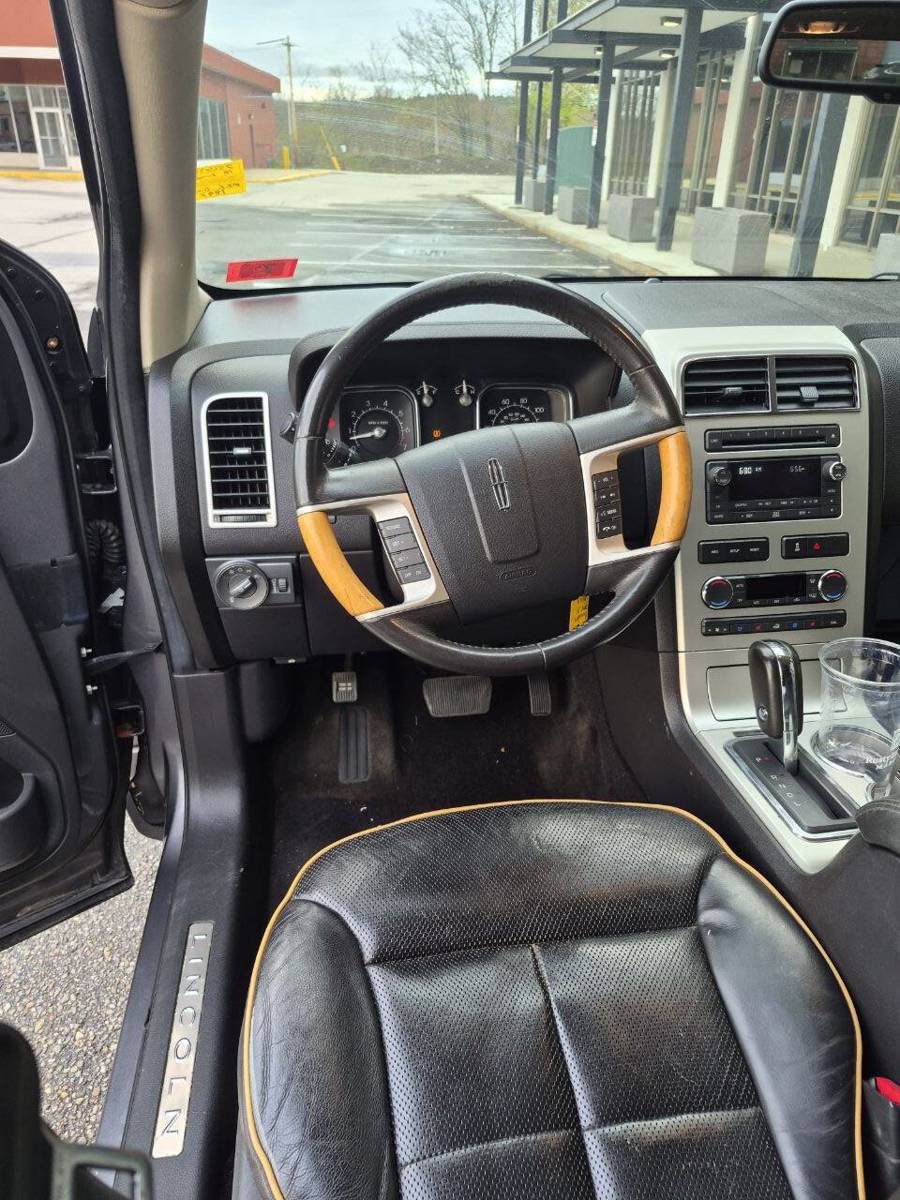 Used 2010 Lincoln MKX AWD image 36